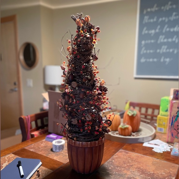 Petals Fall Topiary - Picture 3 of 4